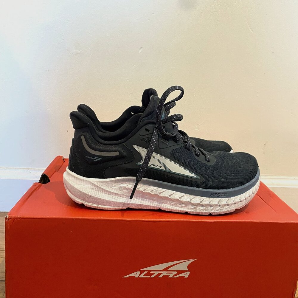 ALTRA Women's Torin 7 Road Running Shoe Size 6.5